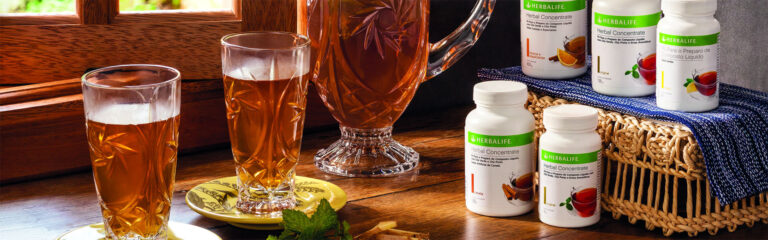 Herbal Concentrate é uma bebida termogênica a base de cafeína, chá verde, chá preto e ervas naturais.