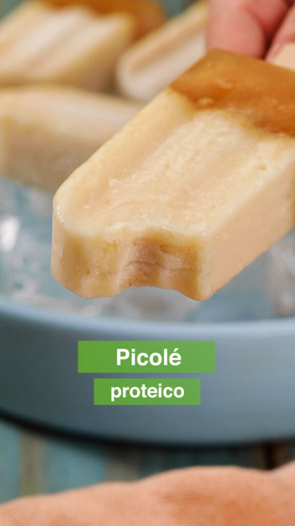 Receita Fit perfeita para o Verão. Além de refrescante e delicioso, esse picolé tem benefícios nutricionais e antioxidantes.