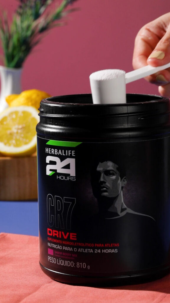 Desenvolvido em parceria com o jogador de futebol Cristiano Ronaldo, CR7 é o equilíbrio perfeito entre eletrólitos, carboidratos, vitaminas e minerais.