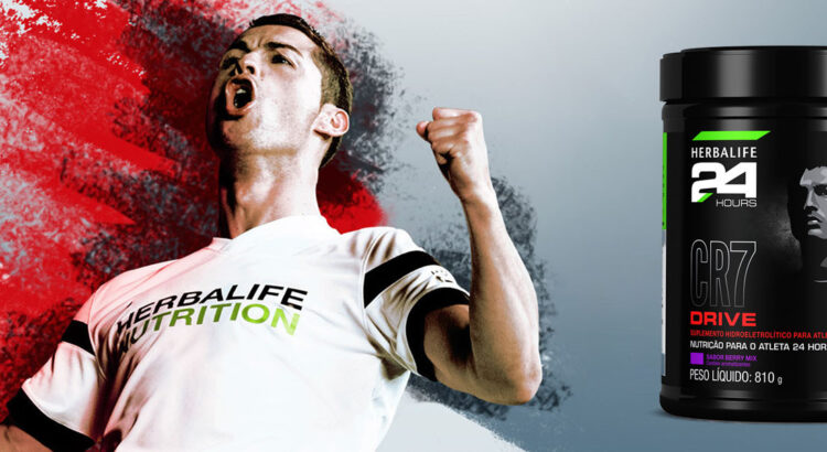 CR7 Drive foi desenvolvido em parceria com o jogador de futebol Cristiano Ronaldo, é o equilíbrio perfeito entre eletrólitos, carboidratos, vitaminas e minerais.